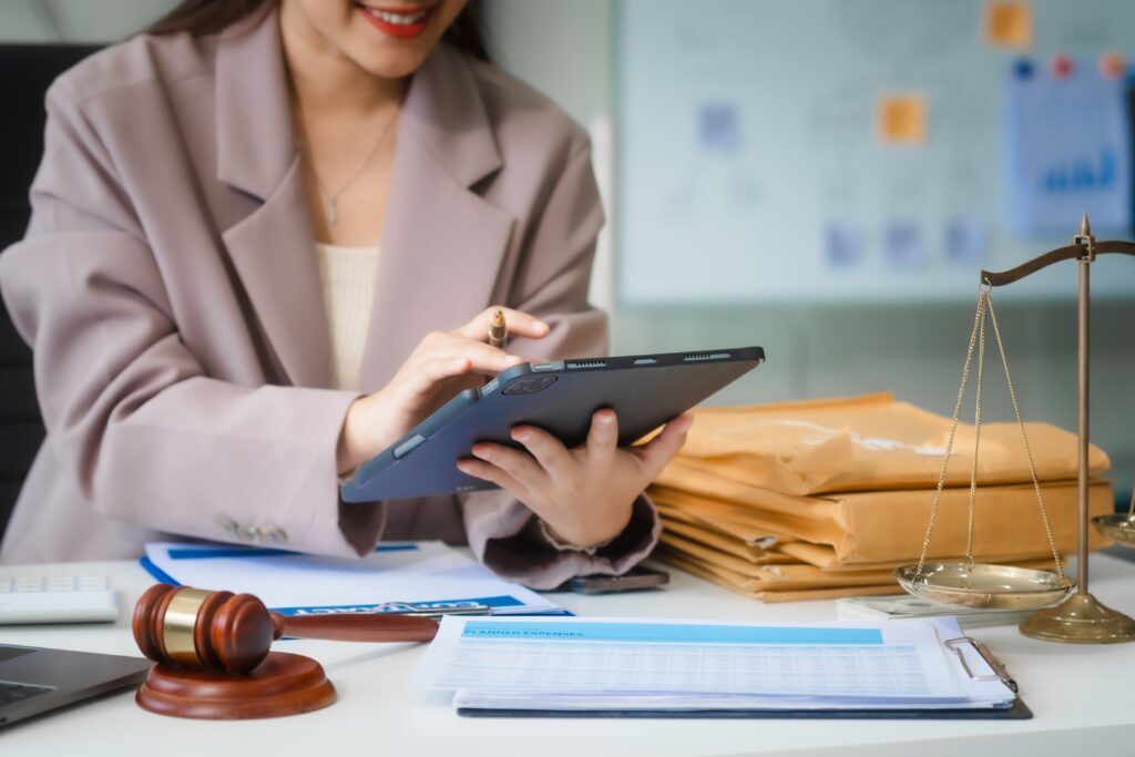 Should I Be Using Social Media to Market My Law Firm?